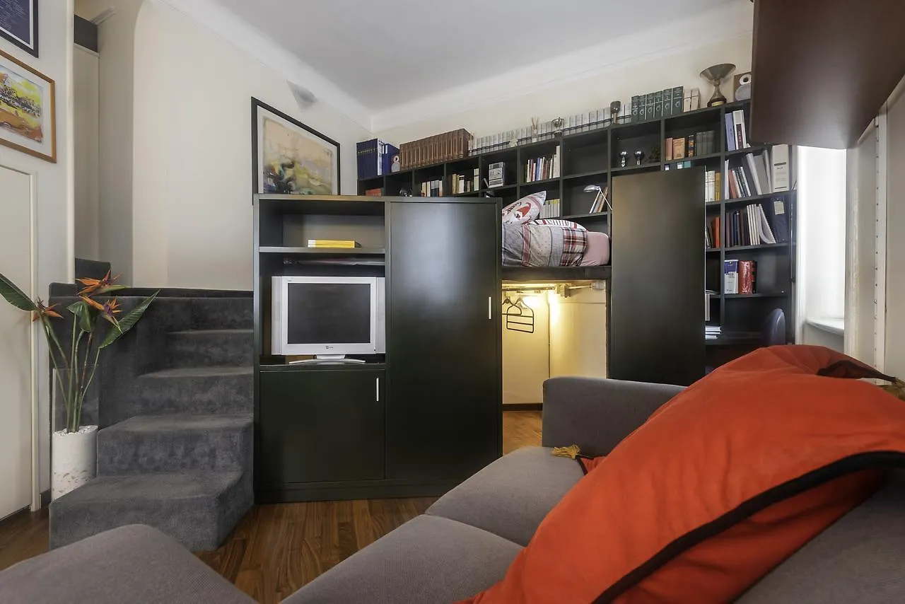Apartment San Babila - Rentclass Albatros Milan